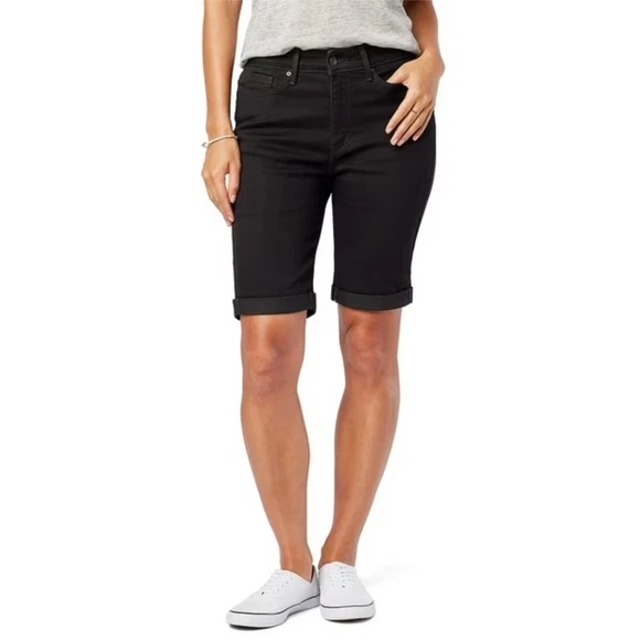 Levi Strauss Signature Women's and Women's Plus Bermuda Shorts, Size 10 (W30) - Picture 1 of 3